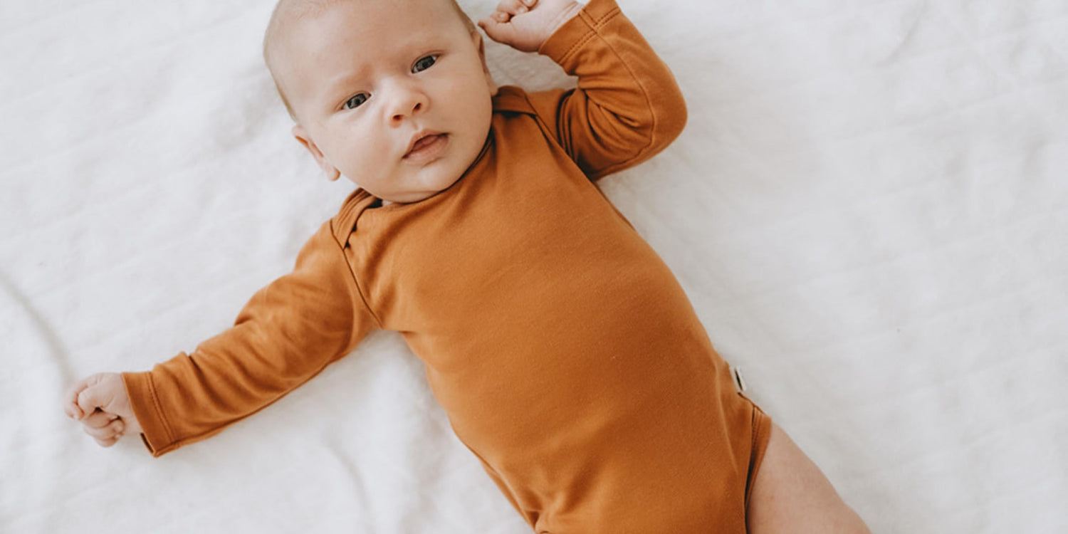 BABYS IM SOMMER NACHTS RICHTIG ANZIEHEN: TIPPS FÜR WARME NÄCHTE