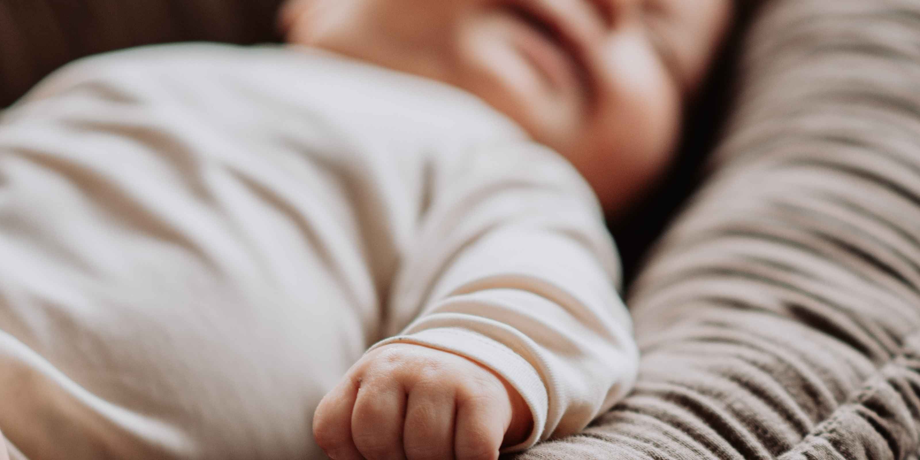 NEURODERMITIS BEI BABYS: SYMPTOME UND PFLEGE