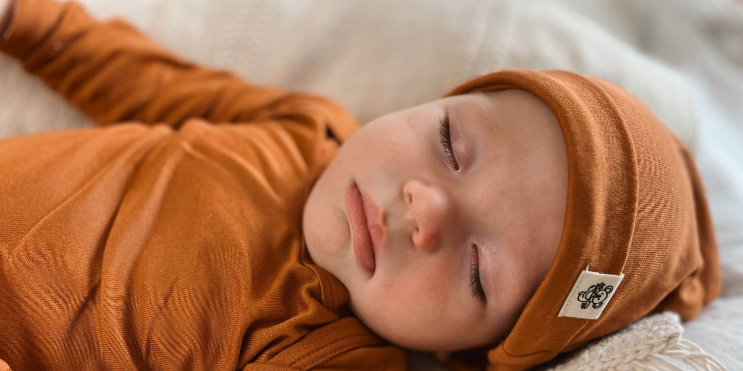Babys nachts richtig anziehen: praktische Tipps